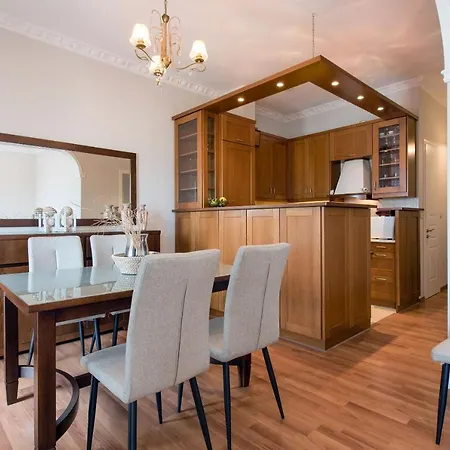 Dorathea Boutique Apt *